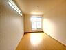 子供部屋：住宅街の2階南向きのお部屋、日当たりはご覧のとおり良好です。 