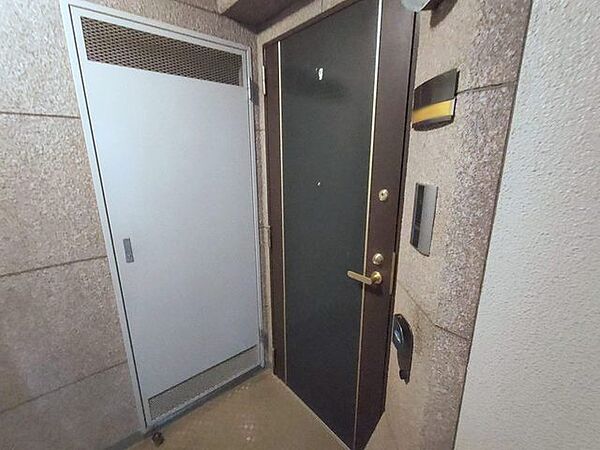 玄関を拡大表示