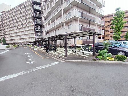 敷地内にゆとりある駐輪場を確保しており、日々の移動をスムーズにサポートする住環境です。 
