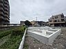 外観：周囲に馴染む落ち着いた住環境の中に、新しい暮らしの基盤が静かに形作られています 