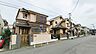外観：季節の移ろいを静かに映し出す、穏やかな時間が流れる住宅街の風景です。 