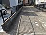 駐車場：日々の暮らしを整える、ゆとりある敷地環境が毎日の出発と帰宅を穏やかに演出します。