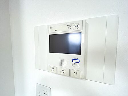 来客が一目で分かるカラーモニターインターフォン付き。