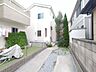 外観：閑静な住宅地で、小さなお子様がいるご家族にも安心。 