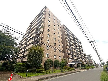 最寄り駅まで徒歩6分の近さ。 忙しい朝が助かる立地、 暮らしにゆとりが生まれます。 