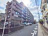 外観：中浦和駅徒歩5分の近さ。通勤通学に便利で、駅周辺の生活施設も利用しやすい。 