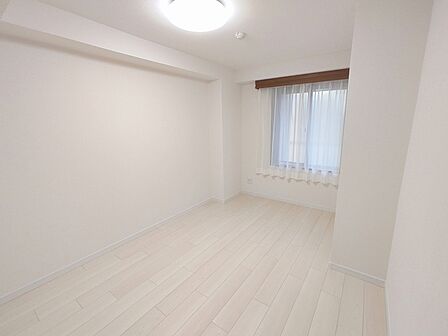 たっぷりの陽光と、心地よい風が舞い込みます。