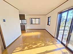 坂戸市にっさい花みず木6丁目 4LDKのリビング/ダイニング