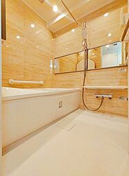 [風呂] 清潔感のある浴室は、心身ともに癒される特別な空間。一日の終わりに贅沢なバスタイムを。