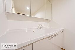 [洗面] 白を基調とした清潔感のある独立型洗面台です！収納スペースも付いているのでスッキリした空間にしてくれます！