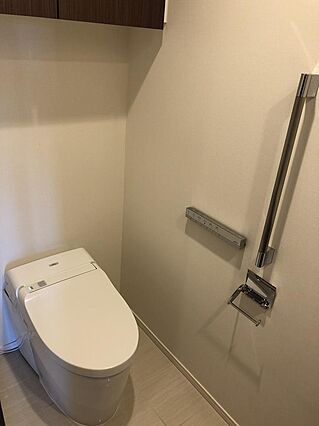 トイレには鏡も...