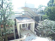 閑静な住宅街に立地しているので社会人の方多数お住まいになっています