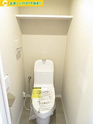 [トイレ] 白を基調とした清潔感のある空間です◎お好みのアレンジで特別な空間に仕上げましょう♪