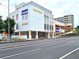 [周辺] ウェイクロード横浜鶴見まで924m、国道1号線沿いに出来た複合商業施設。家電「nojima」子供服「西松屋」飲食店「スシロー」が入っています。