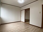 明るいお部屋は気持ちよく過ごせそうですね。