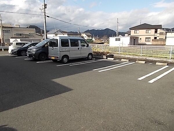 画像13:広々としている駐車場です(^_-)-☆