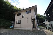 敷地の広々とした二世帯住宅です