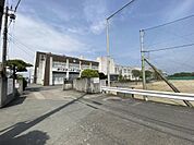 現地より葛城市立白鳳中学校まで1200ｍ。（R4.06.24撮影）