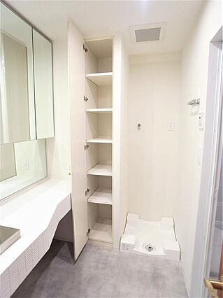 室内洗濯機置場...