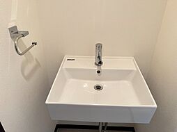 [洗面] トイレ内には便利な手洗いスペースがあります