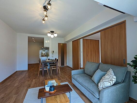 リビング/ダイ...