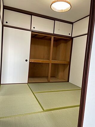 静かな和室でリ...