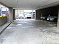 敷地内駐車場で...