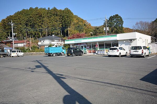 画像6:ファミリーマート桐生川内町店(215m)