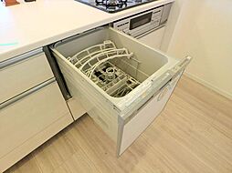 [キッチン] 手洗いよりも経済的で家計に優しい「ビルトイン食洗機」が標準装備なのはママの強い味方ですね。