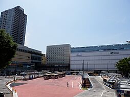 [周辺] ＪＲ『鶴見』駅　560m　横浜駅までの所要時間は約11分。朝夕のラッシュ時は当駅始発の東京方面行きの電車があります。 