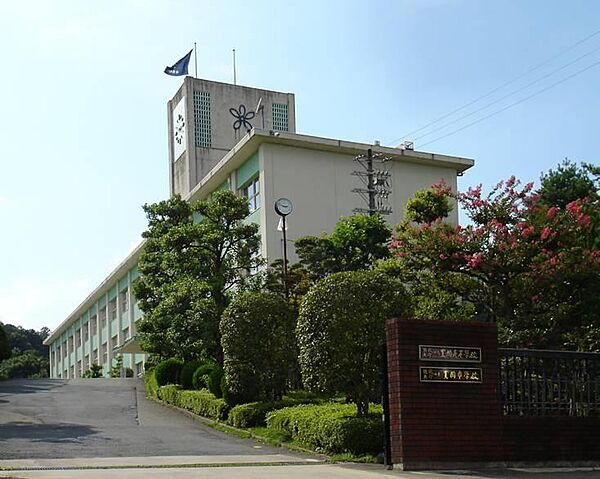 画像19:私立近畿大学附属豊岡高校（684m）