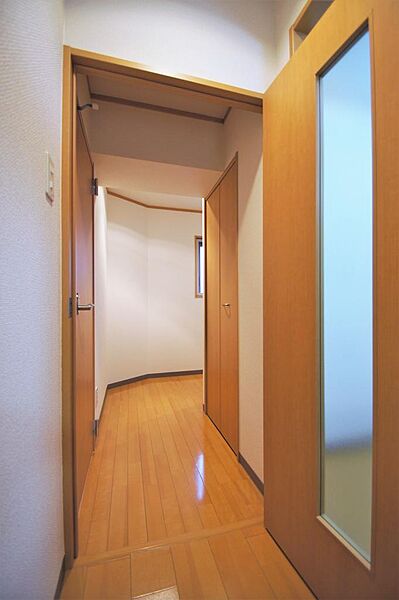 画像26:玄関に向かって廊下の左側にはトイレもあります。