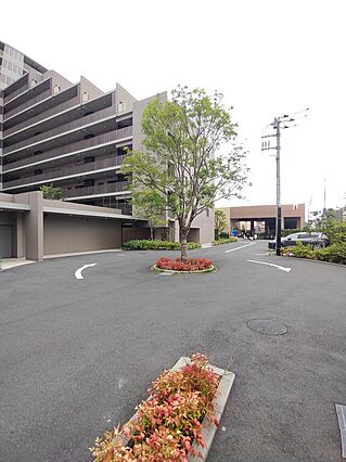 広々とした車寄...