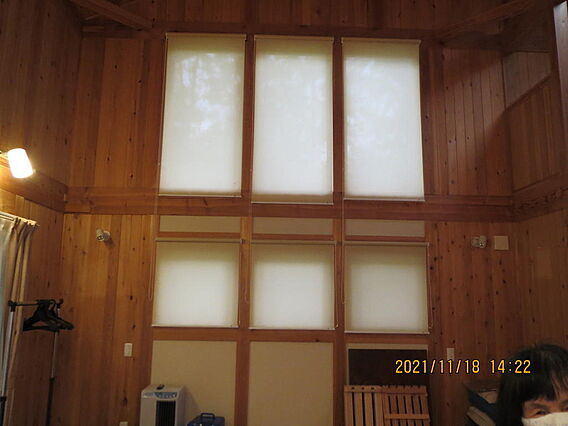 リビングの窓の...