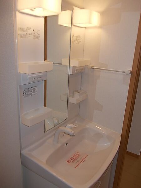 画像6:朝の身支度にも快適○シャワー付きの洗面台です(^^)