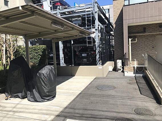 バイク置場です...