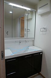 [洗面] 2022年7月交換のワイドな鏡の洗面台（2022年7月）撮影