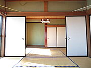 １階和室。襖で仕切られているので、広くも使えます。