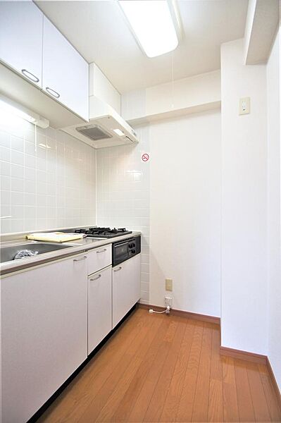画像10:キッチン周りは広く快適にご利用いただけます。