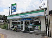 長尾駅前にあるファミリーマート。通勤の行き帰りにふらっとよれます。