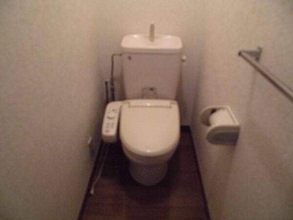 トイレ：ウォシュレット機能付きトイレ