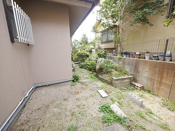 隣地との境界で...