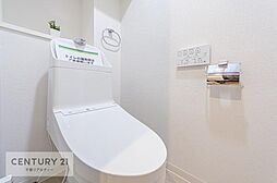 [トイレ] 清潔感のある色味のお手洗いです！さわやかでスッキリする空間です！お手入れがしやすいトイレです！