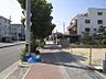 その他：松虫通に面しています。前面道路は歩道付きの公道広々約２５ｍです。