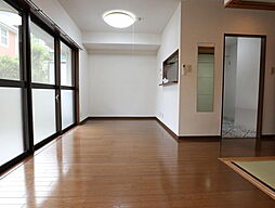 コンフリエ八幡町 103 1階3LDKのリビング/ダイニング