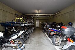 [その他] 雨風から守れる駐輪スペースは、無償でご利用可能(空き状況はご確認ください。)