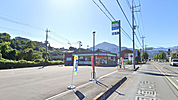 ファミリーマート中宮地店まで徒歩5分(350ｍ)