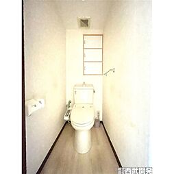 [トイレ] 令和4年7月24日撮影【トイレ】トイレの収納ってかなりありがたいですよね！お掃除用具や雑誌などを隠しておくのに重宝します！