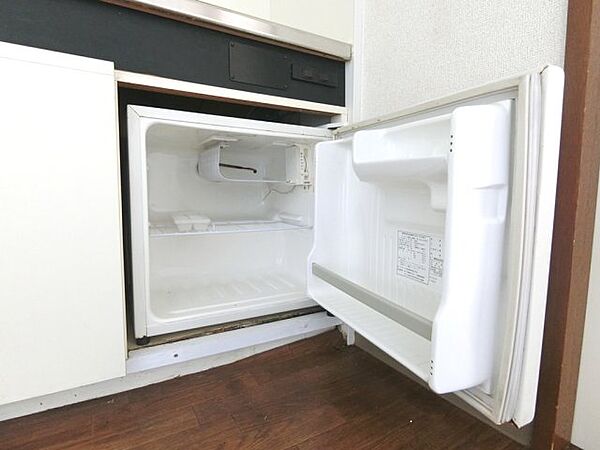 画像22:ミニ冷蔵庫