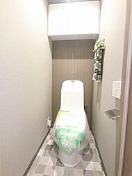 [トイレ] 温水洗浄便座付のトイレです。　毎日使う場所だから、より快適な空間に仕上げられています。